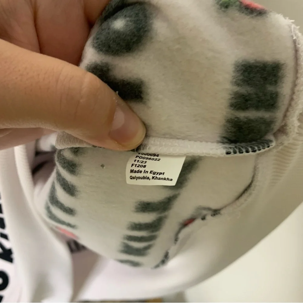 Hello Kitty Repeat Text Women's White Crew Neck Long Sleeve Sweatshirt L - Picture 6 of 8